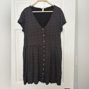 H&M Black and White Patterned Midi Dress